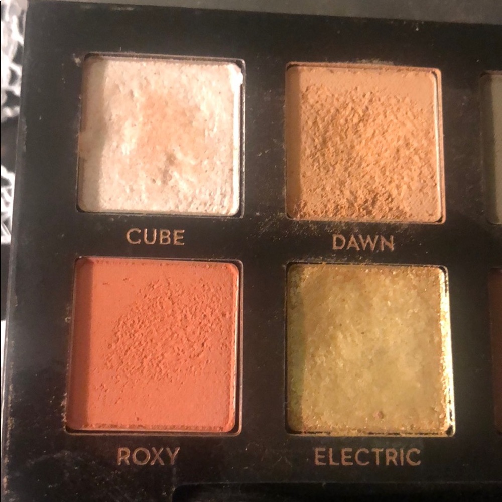 Makeup - Picture 2 of 6